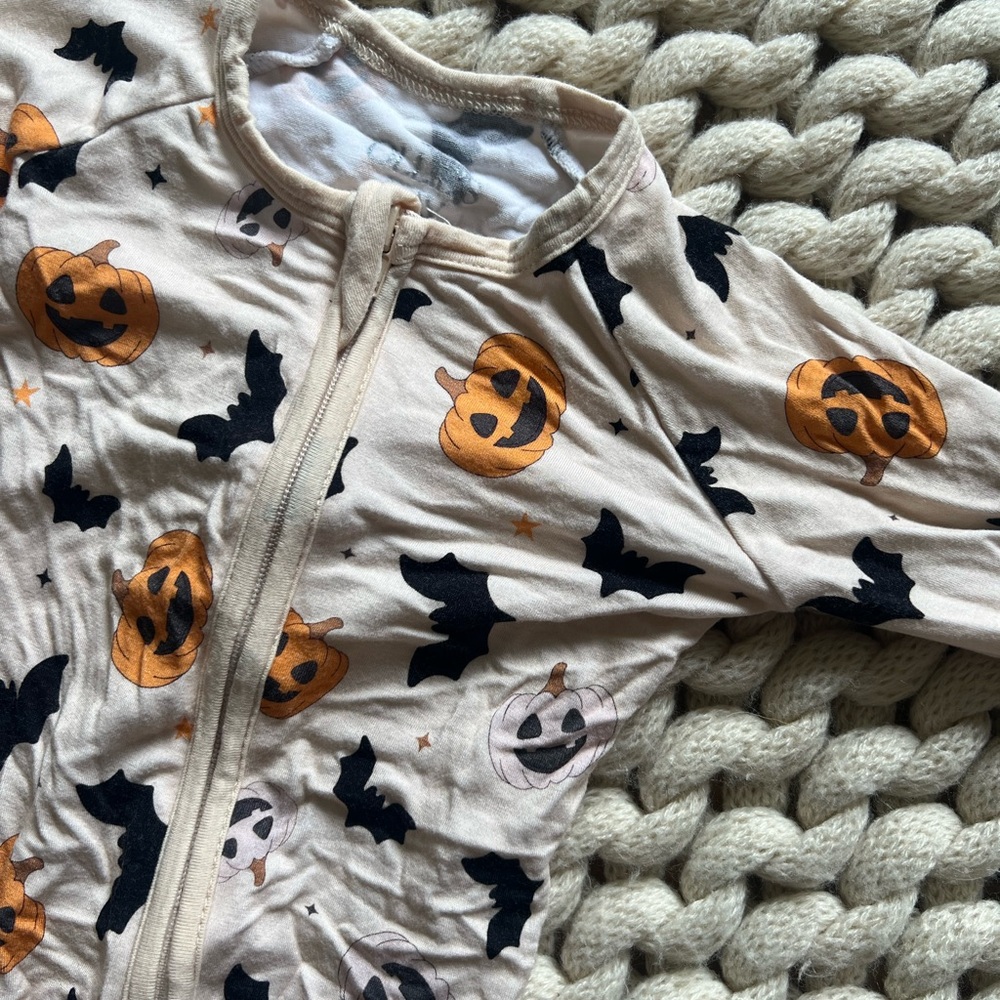 Ollie’s Day 3-6m bamboo Halloween zippy